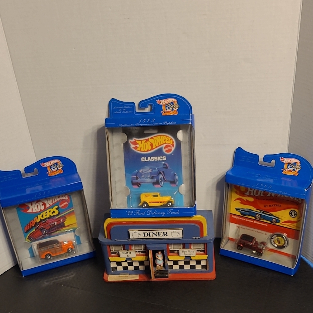 Classics Die-Cast Car Set And Vtg Wooden Diner Music Box (See Description)